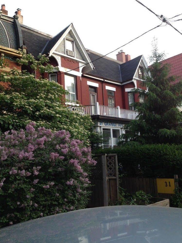 Chinatown Travellers Home Toronto Exterior photo